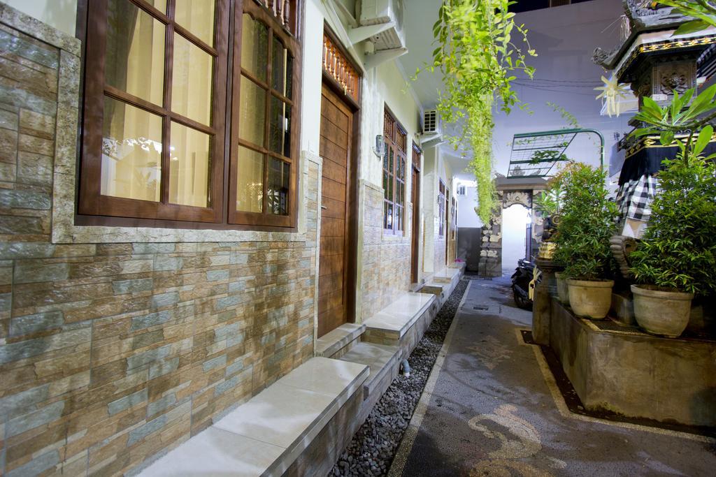 Asta House Hotel Kuta  Exterior photo